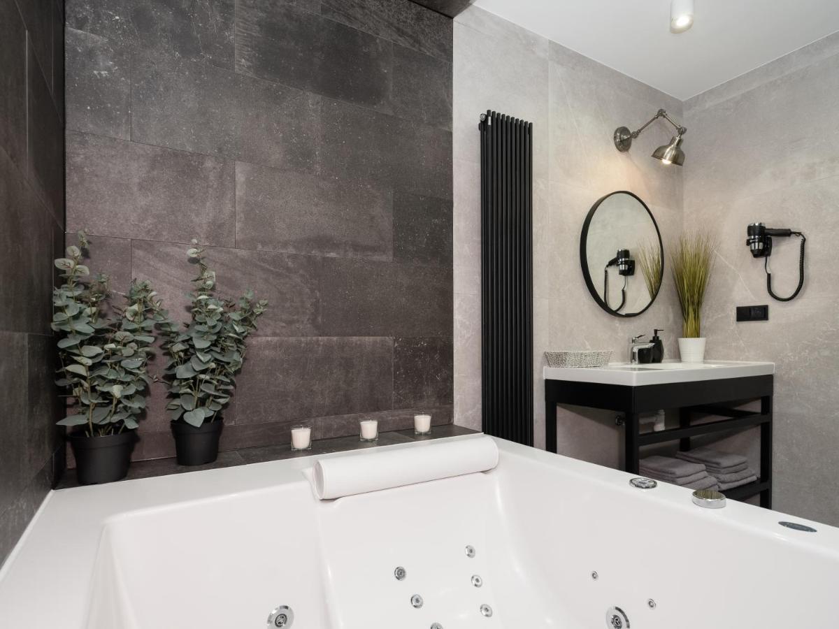 Jacuzzii Apartment Krasków Exterior foto